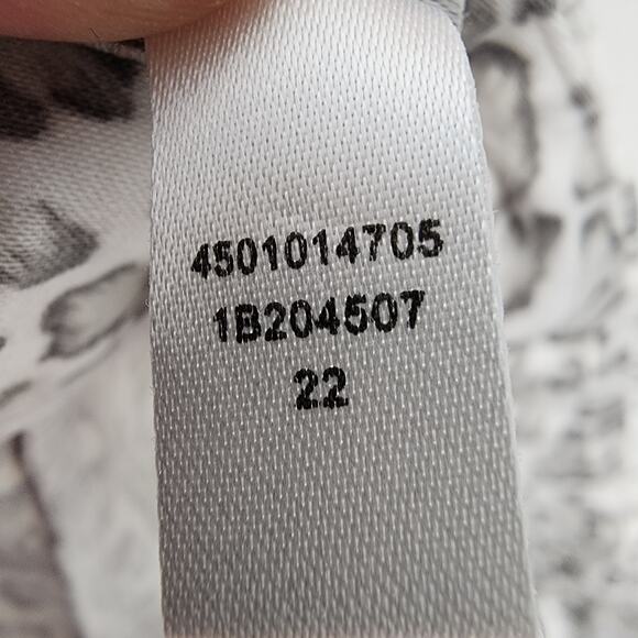 Chicos 1 Cropped Leopard Pants Size M 8 Lightweight Gray Side Zip Cotton Blend - Picture 10 of 11